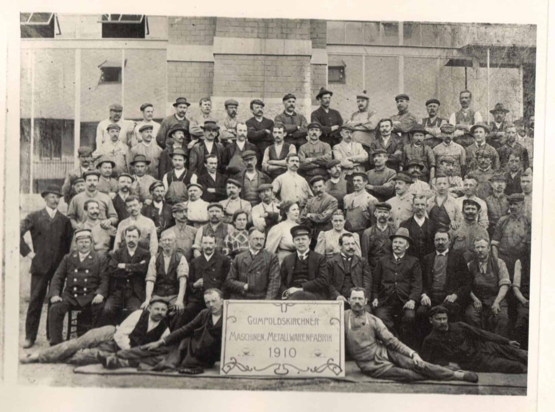 KLINGER Belegschaft im Jahr 1910 / The KLINGER workforce in 1910
