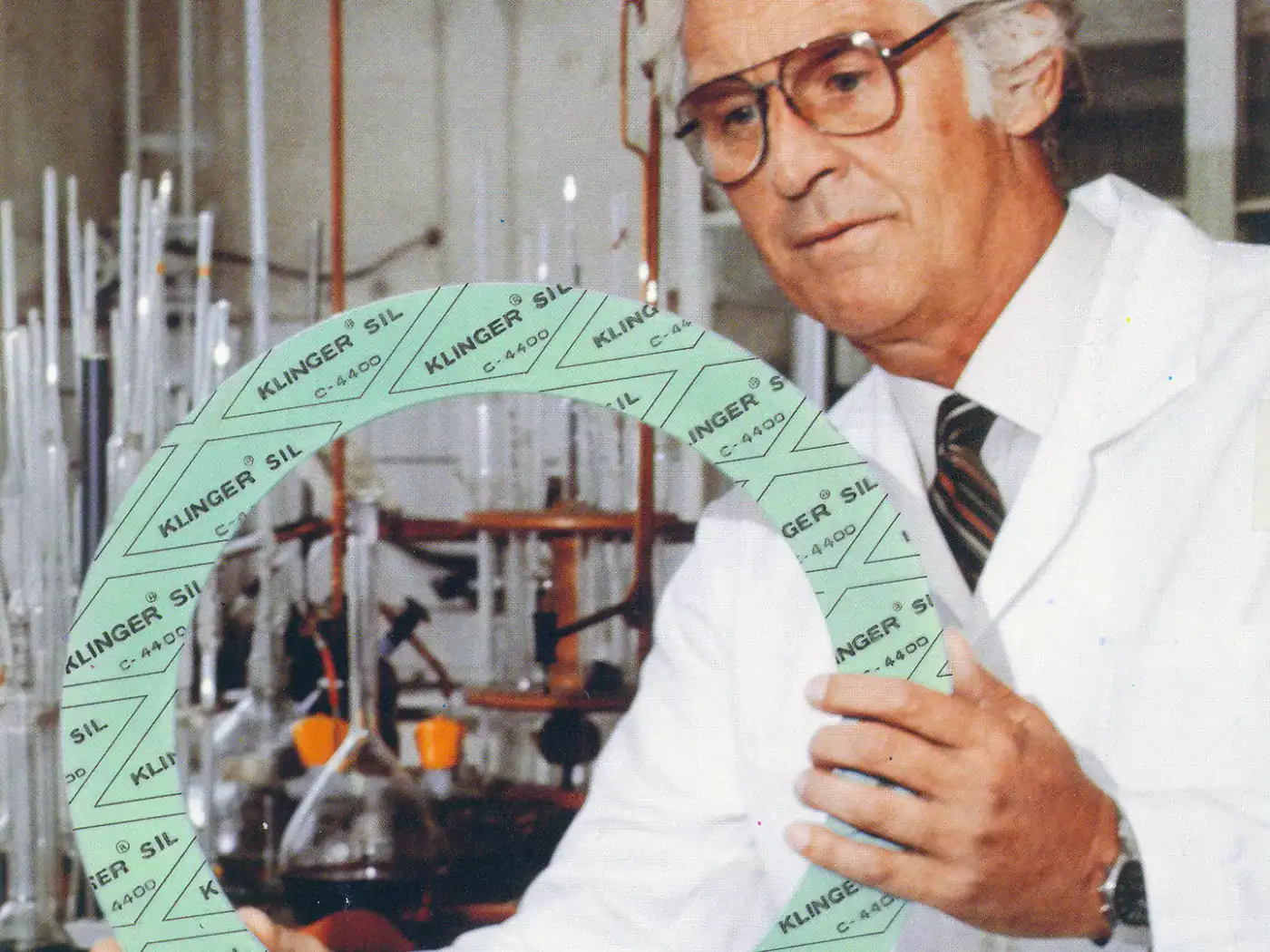 KLINGERSIL und die Entwicklung asbestfreier Dichtungen / KLINGERSIL and the development of asbestos-free gaskets