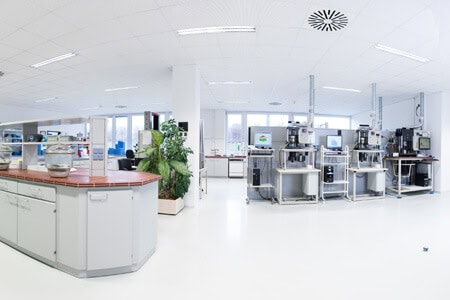 Materialprüfung bei KLINGER Dichtungstechnik