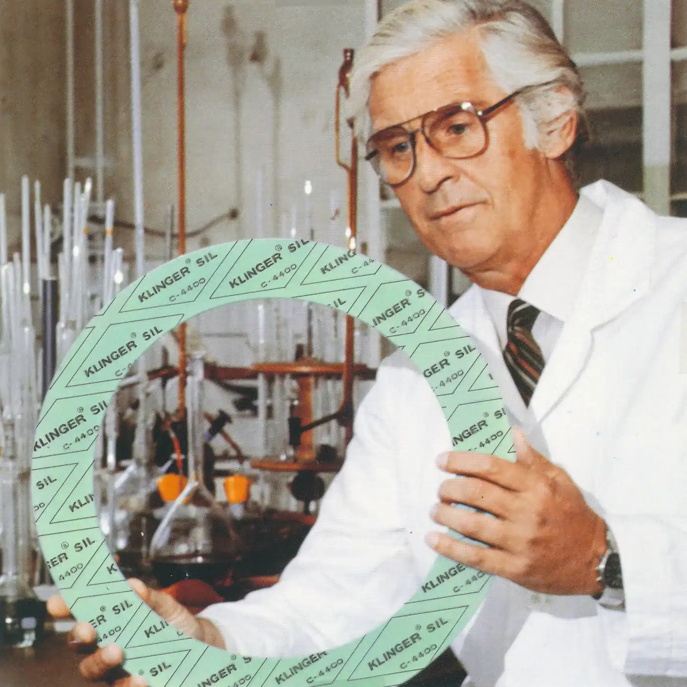 Quality testing of KLINGERSIL gaskets